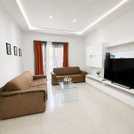 Deluxe 3bedroom Apartment, 3min Walk To Seafront