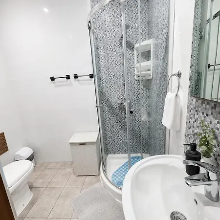 Deluxe 3bedroom Apartment, 3min Walk To Seafront *